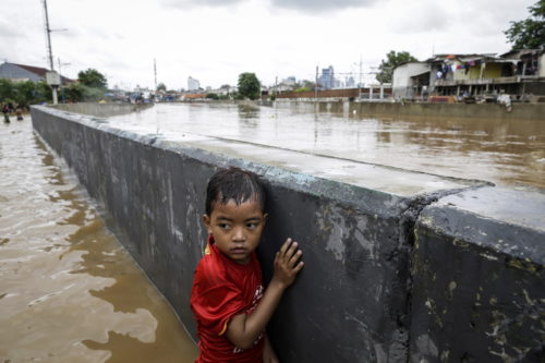 Μαλαισία: Οι καταρρακτώδεις βροχοπτώσεις ανάγκασαν 21.000 ανθρώπους να εγκαταλείψουν τα σπίτια τους