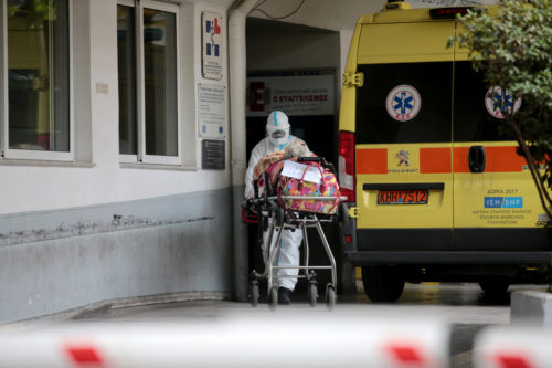 Ασθενής με κορωνοϊό έτρεχε γυμνή στους διαδρόμους του νοσοκομείου της Λαμίας