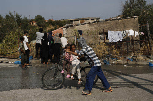 Eννιά ΜΚΟ καταγγέλουν την απουσία δωρεάν νομικής συνδρομής για τους αιτούντες άσυλο στη Λέσβο