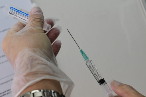 Κορωνοϊός: Η Κομισιόν σε συζητήσεις με τις Pfizer/Biontech για την παραγγελία επιπλέον εμβολίων