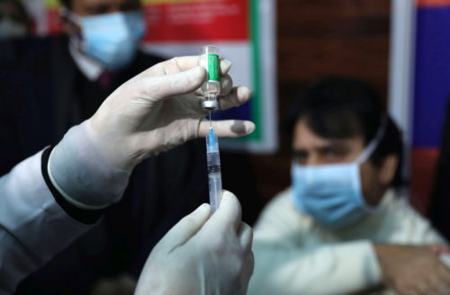 ΟΗΕ: «Οι χώρες πρέπει να δεσμευτούν να μοιραστούν τις πλεονάζουσες δόσεις εμβολίων»