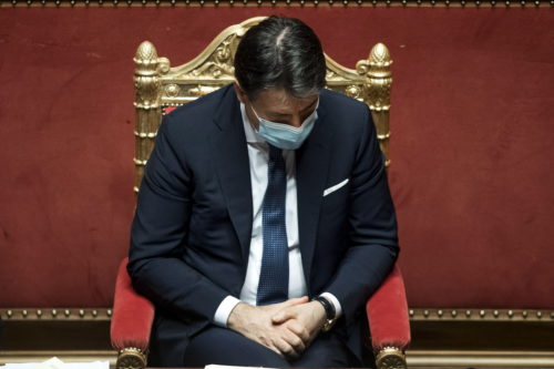 Ιταλία: Ο Τζουζέπε Κόντε παραιτήθηκε