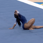 Η Μία Ντένις γίνεται viral με το εκπληκτικό της πρόγραμμα στις ασκήσεις εδάφους [ΒΙΝΤΕΟ]