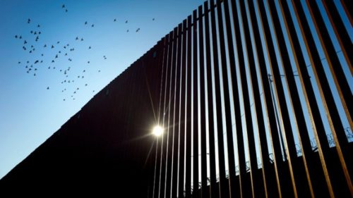 Το Μεξικό χαιρέτισε την απόφαση Μπάιντεν να τερματίσει την κατασκευή τείχους στα σύνορα