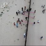 Oι ροζ τραμπάλες στον «φράχτη» ΗΠΑ-Μεξικού