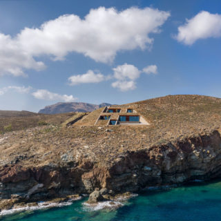 Οι Mold architects δημιούργησαν ένα σπίτι στη Σέριφο που μας έχει αφήσει άφωνους