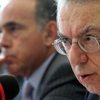 Γ. Μπαμπινιώτης: Να κληθούν να καταθέσουν οι 285 απόφοιτοι του Αρσακείου «ένας-ένας»