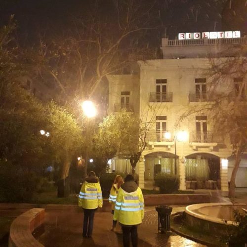 Οι ομάδες του Street Work σάρωσαν την Αθήνα χτες βράδυ, φροντίζοντας τους αστέγους