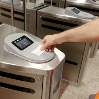 Προνόμια για τους εμβολιασμένους και στις μετακινήσεις εξετάζει το υπoυργείο Μεταφορών