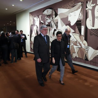 Η οικογένεια Ροκφέλερ απέσυρε από την έδρα του ΟΗΕ ταπετσαρία με την Γκερνίκα του Πικάσο