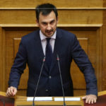 Α. Χαρίτσης: «Η παραβίαση των περιοριστικών μέτρων από αυτόν που τα θέτει, τον Πρωθυπουργό, προσβάλλει μια ολόκληρη κοινωνία