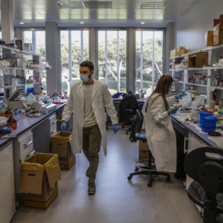 State Department: «Πολύ απίθανη» η θεωρία διαρροής του κορωνοϊού από ένα εργαστήριο