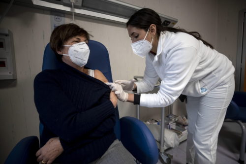 Κορωνοϊός: Στην Ιταλία θα εμβολιάζουν τουλάχιστον 10 εκατ. πολίτες το μήνα