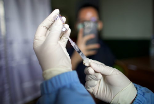 ΕΜΑ: Αποτελεσματικά τα εμβόλια έναντι των μεταλλάξεων που κυκλοφορούν στην Ευρώπη