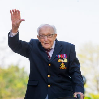 Λοχαγός Τομ Μουρ: Ένας σύγχρονος Βρετανός ιππότης