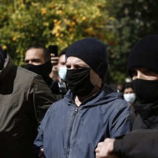 Υπόθεση Λιγνάδη: Βρέθηκαν στο σπίτι του άδειες παραμονής ανήλικων αλλοδαπών