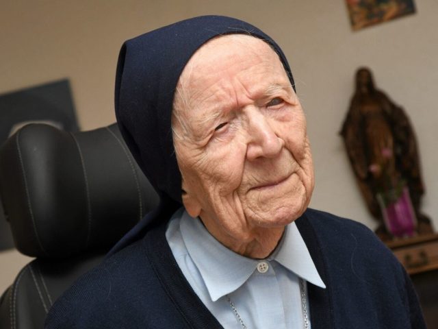 Η πιο μεγάλη σε ηλικία Ευρωπαία γλιτώνει τον κορωνοϊό και γιορτάζει τα 117α γενέθλια