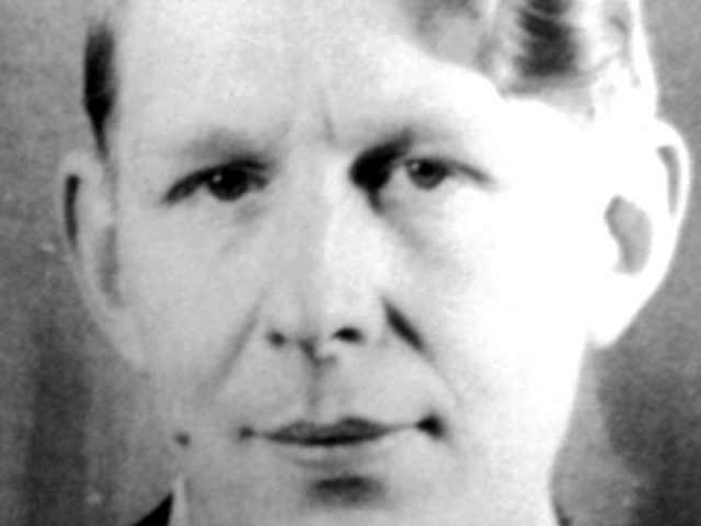 «Η ασπίδα του Αχιλλέα» αποτελεί μία ανθολόγηση μύησης στο έργο του σπουδαίου Άγγλου ποιητή Γ. Χ. Ώντεν