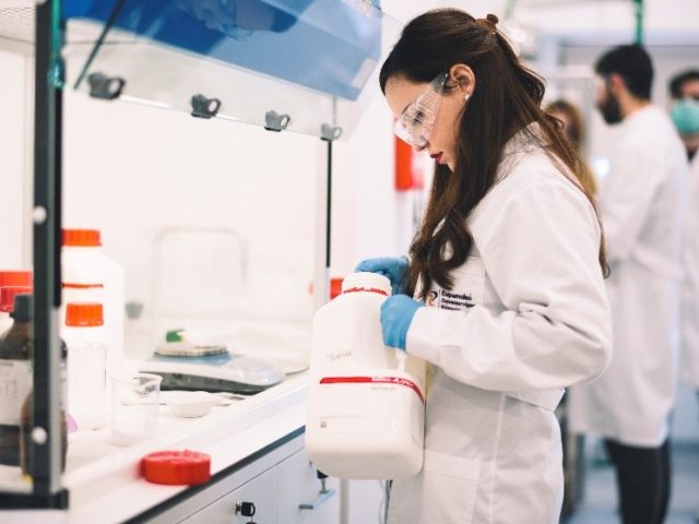 Φαρμακευτική: Η συναρπαστική επιστήμη του μέλλοντος