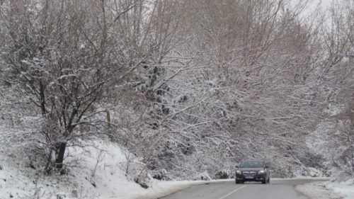 Απαγορεύτηκε η κυκλοφορία φορτηγών από τη Λάρισα και νότια λόγω του χιονιά