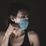 Μετατραυματικό στρες ακολουθεί, συχνά, για μήνες μετά τη σοβαρή Covid-19, ιδίως σε γυναίκες