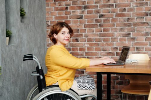 NBCUniversal: Δεσμευόμαστε ότι θα δεχόμαστε ηθοποιούς με αναπηρίες