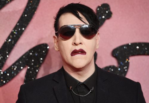 Δύο εντάλματα σύλληψης εις βάρος του Marilyn Manson για επίθεση