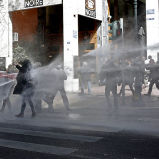 Έντονη καταστολή στη συγκέντρωση για τον Δ. Κουφοντίνα – Προσήχθη και ο γιος του, Έκτορας