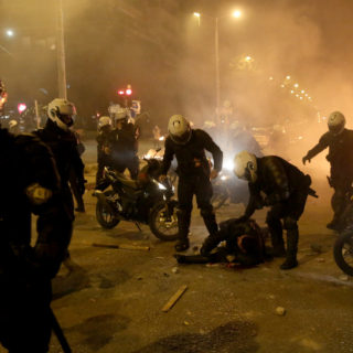 Διεθνής Αμνηστία: Οι ελληνικές Αρχές καταπατούν το δικαίωμα στη διαμαρτυρία