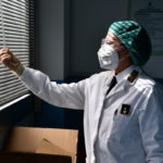 Σχεδόν οι μισοί ασθενείς με σοβαρή Covid-19 έχουν τουλάχιστον ένα σύμπτωμα μετά από ένα χρόνο