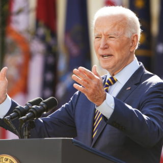 Ύστερα από 100 ημέρες στην προεδρία, οι Αμερικανοί δίνουν καλή βαθμολογία στον Μπάιντεν