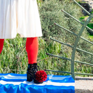 200 χρόνια ασφυξία: Μια ανατρεπτική έκθεση για την (ανθ)ελληνικότητα, την ψηφιακή μετα-αλήθεια και τις κουήρ εμπειρίες