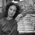 Οι Μάργκαρετ Άτγουντ, Τζον Γκρίσαμ και άλλοι συγγραφείς θα συνεισφέρουν σε μυθιστόρημα για την πανδημία