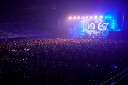 Ισπανία: Με μάσκες και αρνητικό τεστ, 5.000 άνθρωποι συμμετείχαν σε ροκ συναυλία