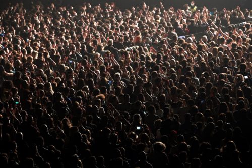 Λίβερπουλ: Συναυλία με 5.000 άτομα χωρίς μάσκες και αποστάσεις
