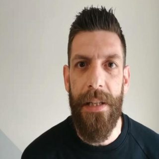 Δημοσιογράφος στη Θεσσαλονίκη ήθελε να μιλήσει για την αστυνομική βία, θεωρήθηκε αναρχικός και απολύθηκε [ΒΙΝΤΕΟ]