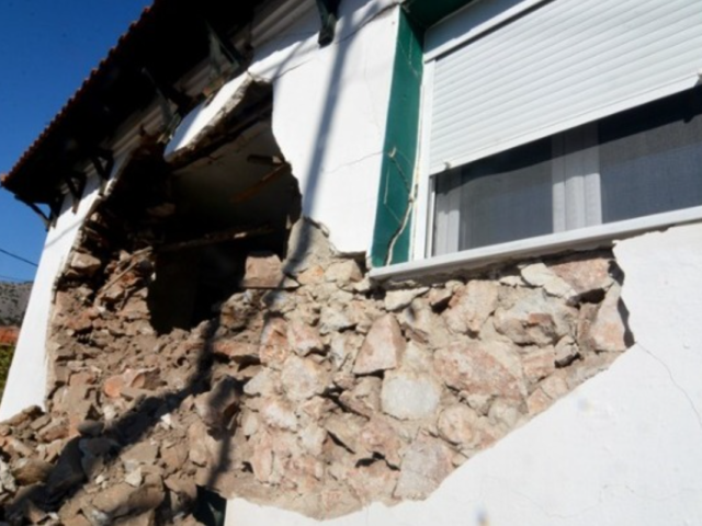 Λάρισα: Eκτεταμένοι έλεγχοι στα κτίρια των περιοχών που επλήγησαν από τον ισχυρό σεισμό