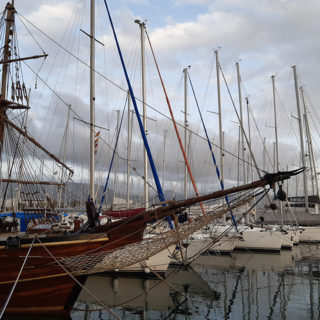 Κατάρτια. Ψαράδικα, μηχανοκίνητα, ιστιοφόρα, μικρά κρουαζιερόπλοια, βαρκούλες.