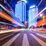 Αυξημένος ο κίνδυνος καρκίνου του θυρεοειδούς για όσους εκτίθενται συχνά σε τεχνητό φως τα βράδια