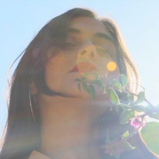 Ακούστε εδώ τη «Βόλτα» της Νεφέλης Φασούλη σε συνεργασία με τον Φοίβο Δεληβοριά