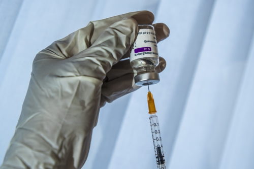 Πατέντες εμβολίων: «Ναι» στην άρση είπε η Ευρωβουλή