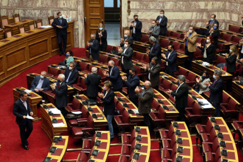 Τη σύσταση προανακριτικής επιτροπής κατά του Νίκου Παππά για τις τηλεοπτικές άδειες 2015-2016 αποφάσισε η Βουλή