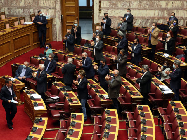 Τη σύσταση προανακριτικής επιτροπής κατά του Νίκου Παππά για τις τηλεοπτικές άδειες 2015-2016 αποφάσισε η Βουλή