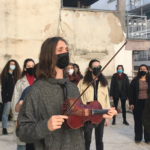 Φοιτητική διασκευή για τη βία την αστυνομική: «Πάλι εγώ θα μπαίνω στην σχολή, δεν φοβάμαι την καταστολή»