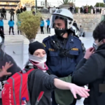 Απρόκλητη επίθεση της αστυνομίας σε βάρος σπουδαστών δραματικών σχολών στο Σύνταγμα [ΒΙΝΤΕΟ]