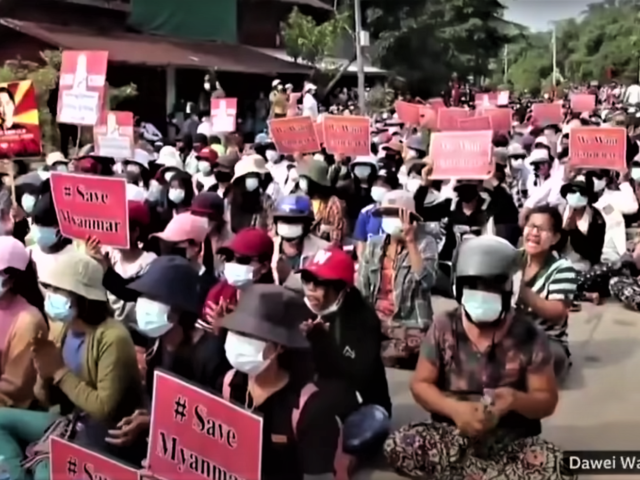 Μιανμάρ: Δυνάμεις ασφαλείας άνοιξαν πυρ σε κηδεία διαδηλωτή