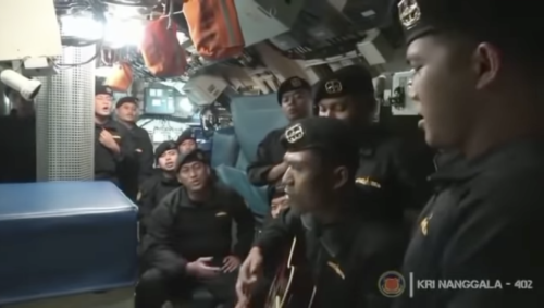 Ινδονησία: Βίντεο δείχνει το πλήρωμα του βυθισμένου υποβρυχίου να τραγουδά λίγες μέρες πριν την τραγωδία