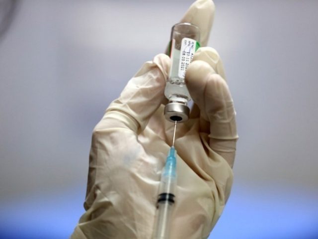 Βρετανία: Στα άτομα κάτω των 40 ετών θα προσφέρεται εναλλακτικό εμβόλιο αντί του AstraZeneca