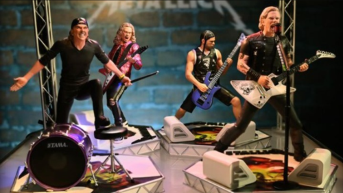 Μήπως θέλετε κι εσείς συλλεκτικά αγαλματάκια των Metallica, ύψους 21 πόντων;