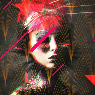 Στο ημίφως του καμπαρέ ακούγονται οι Dresden Dolls και οι Tiger Lillies. Η Lotte Lenya τραγουδά Brecht-Weill.